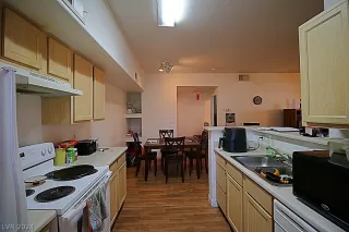 Photo #5: 2590122 Listing 