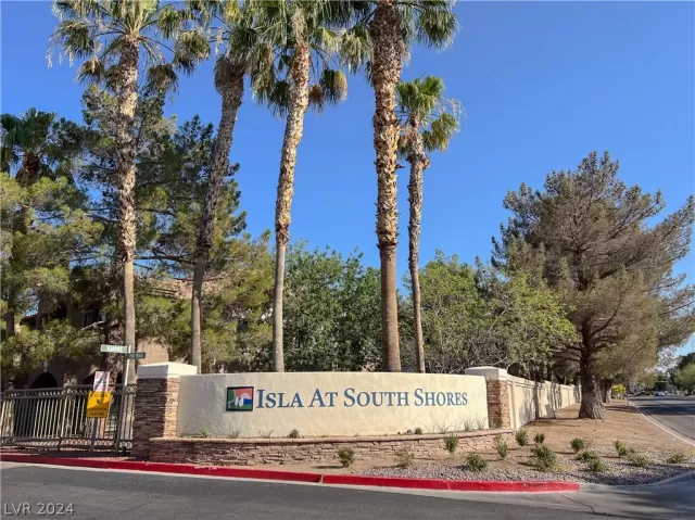 MLS: 2590142 Condo For Sale