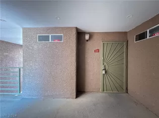 Photo #3: 2590142 Listing 