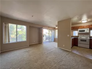 Photo #5: 2590142 Listing 