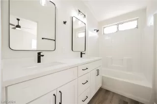 Photo #3: 2590143 Listing