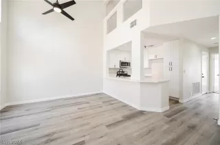 Photo #6: 2590143 Listing