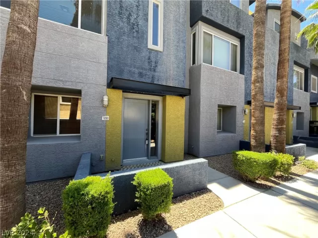 MLS: 2590158 Condo For Sale