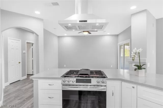 MLS: 2590162 Condo For Sale