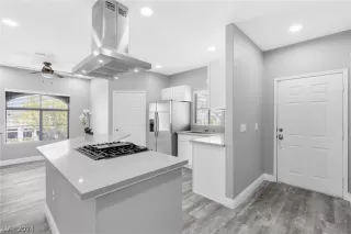 Photo #2: 2590162 Listing