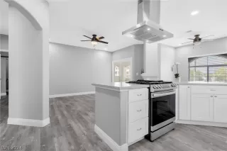 Photo #3: 2590162 Listing