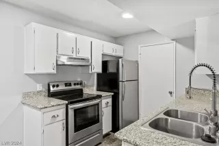 Photo #1: 2590197 Listing