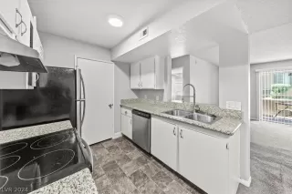 Photo #2: 2590197 Listing