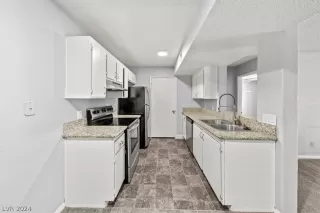 Photo #3: 2590197 Listing