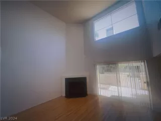 Photo #3: 2590236 Listing 