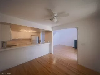 Photo #4: 2590236 Listing 