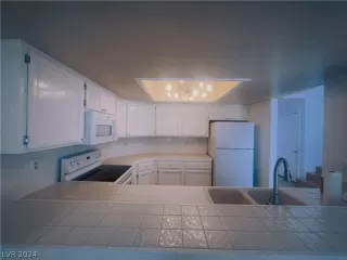 Photo #6: 2590236 Listing 