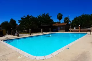 Photo #5: 2590246 Listing 