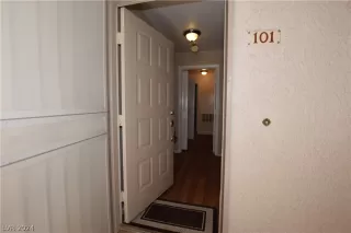 Photo #2: 2590296 Listing