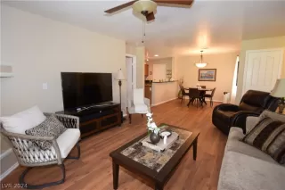 Photo #6: 2590296 Listing