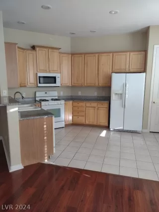 Photo #4: 2590305 Listing 