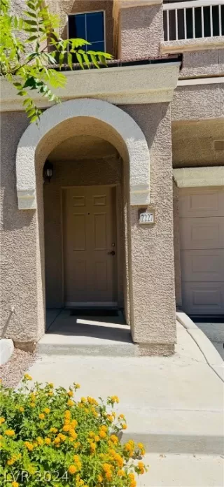 Photo #4: 2590315 Listing