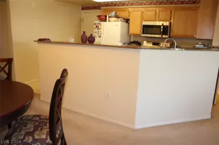 Photo #6: 2590315 Listing