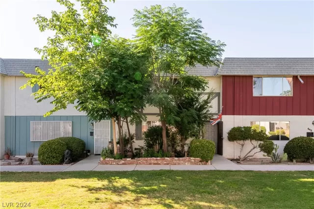 MLS: 2590316 Condo For Sale