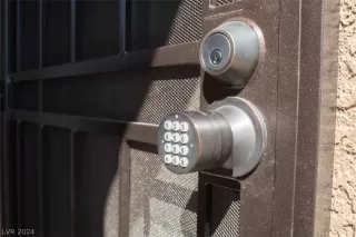 Photo #6: 2590352 Listing 