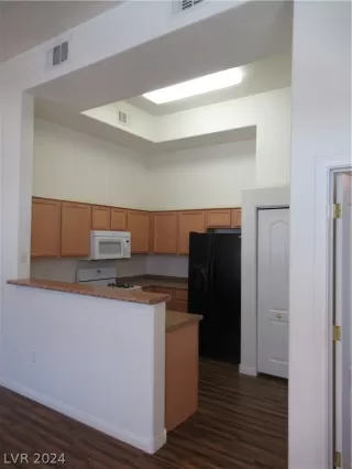 Photo #5: 2590367 Listing 