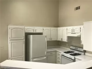 Photo #4: 2590368 Listing 