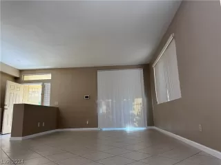 Photo #2: 2590378 Listing