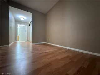 Photo #6: 2590378 Listing