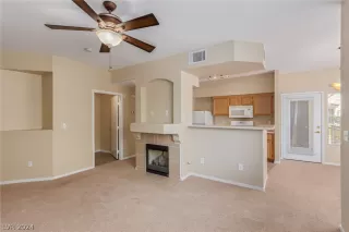 Photo #4: 2590396 Listing