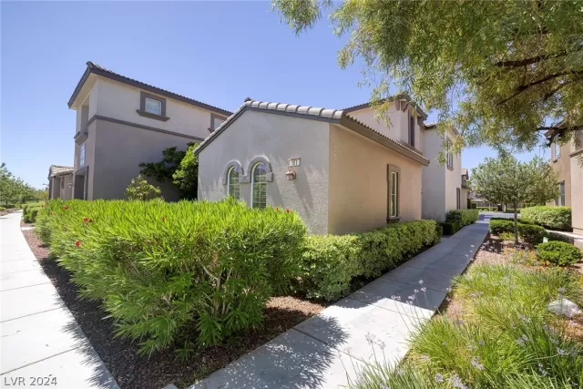 MLS: 2590401 Condo For Sale