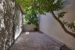 Photo #2: 2590401 Listing