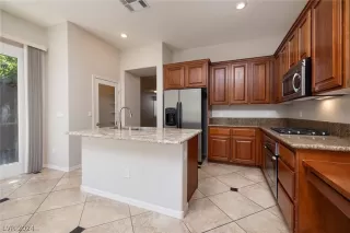 Photo #5: 2590401 Listing