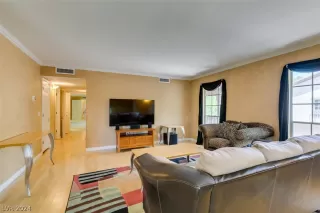 Photo #6: 2590418 Listing 