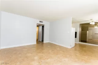 Photo #5: 2590439 Listing