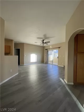 Photo #2: 2590448 Listing