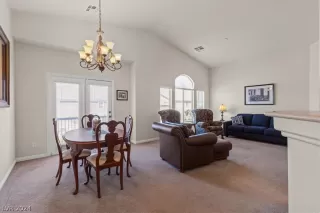 Photo #6: 2590450 Listing