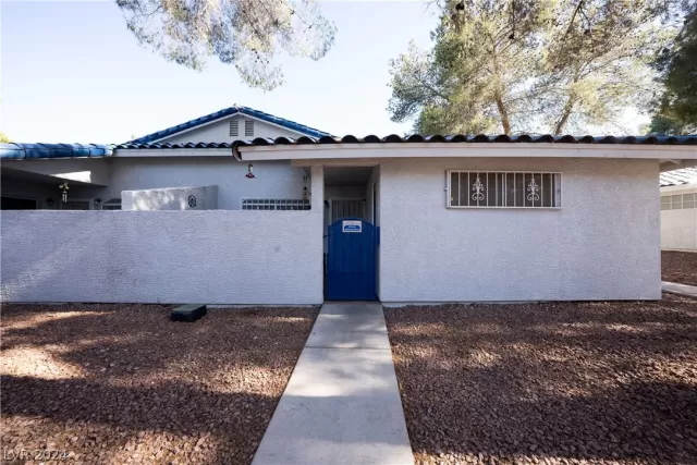 MLS: 2590464 Condo For Sale