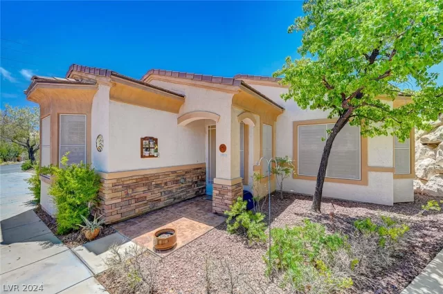 MLS: 2590485 Condo For Sale