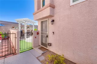 Photo #2: 2590511 Listing 