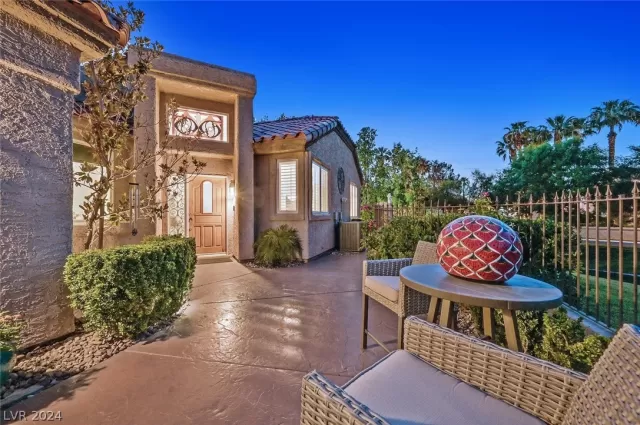 MLS: 2590538 Condo For Sale