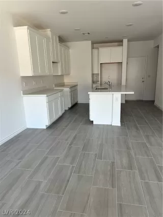 Photo #1: 2590558 Listing 