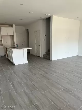 Photo #2: 2590558 Listing 