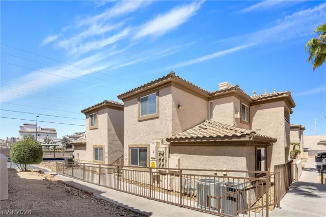 MLS: 2590577 Condo For Sale