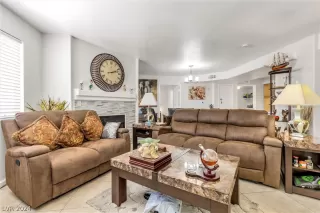 Photo #3: 2590577 Listing