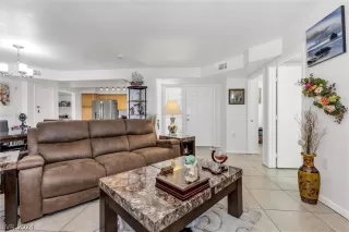 Photo #4: 2590577 Listing