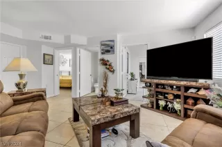 Photo #5: 2590577 Listing