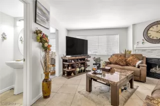 Photo #6: 2590577 Listing