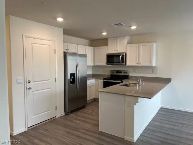 MLS: 2590585 Condo For Sale