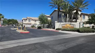 Photo #5: 2590596 Listing