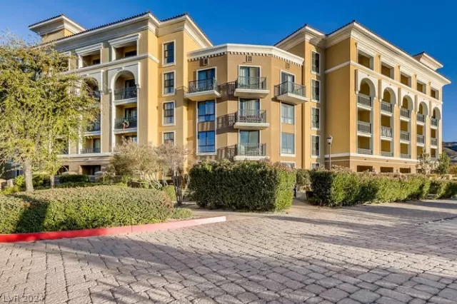 MLS: 2590602 Condo For Sale